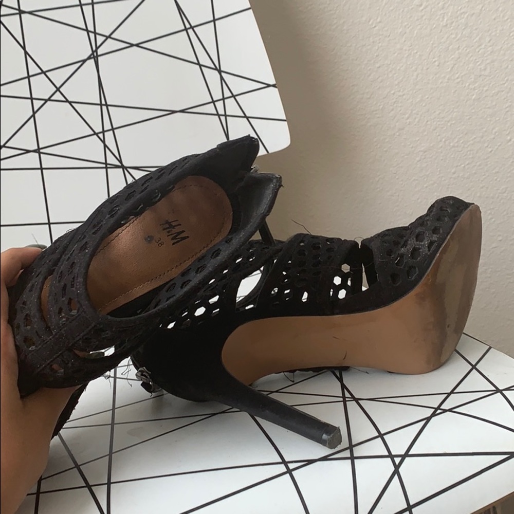 black heels - Picture 3 of 3